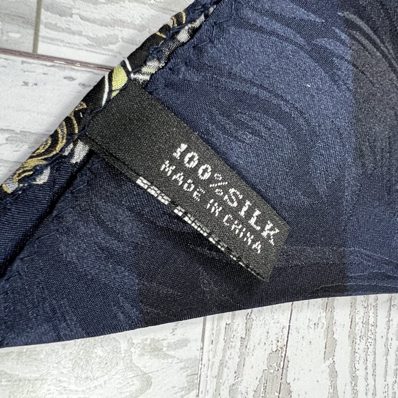 Giorgio Brutini Navy & Yellow Silk Tie includes Tie Hanky Tie Bar - no cufflinks - Picture 5 of 10